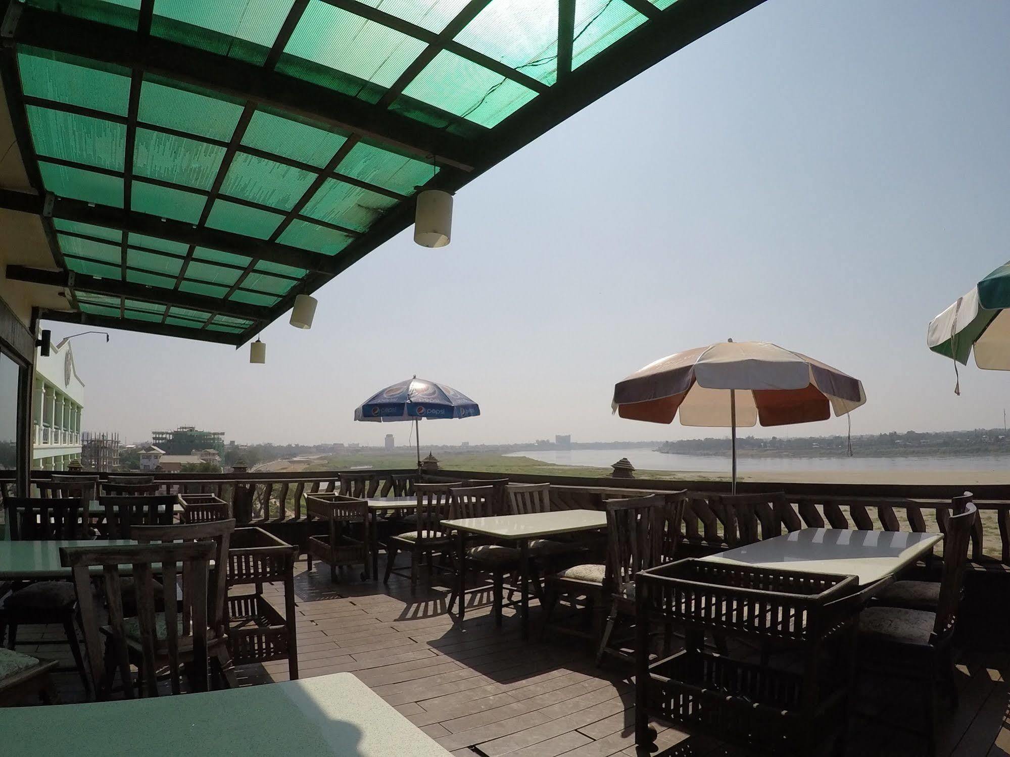 Sengtawan Riverside Hotel Vientiane Esterno foto