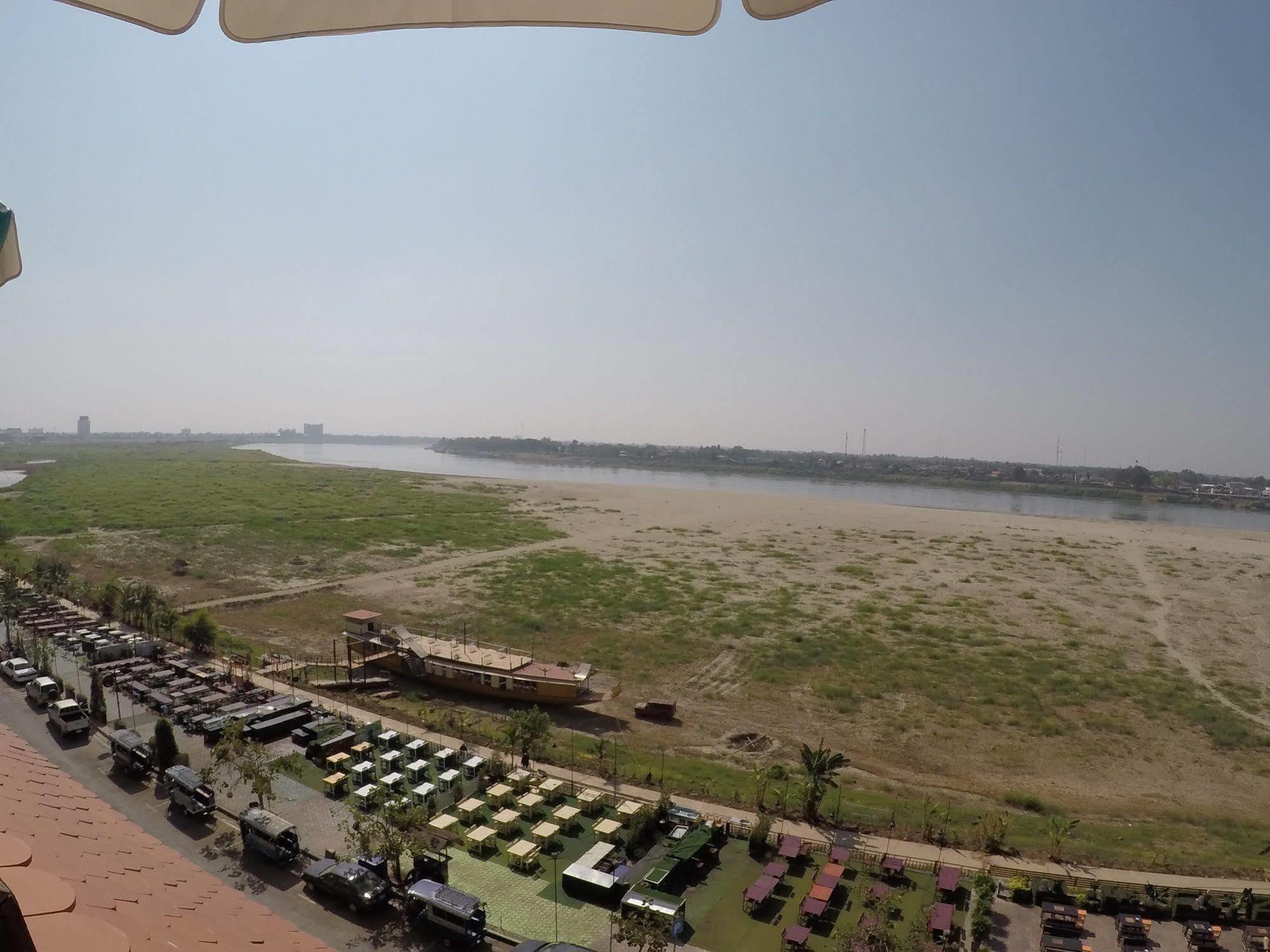 Sengtawan Riverside Hotel Vientiane Esterno foto