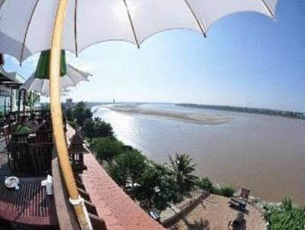 Sengtawan Riverside Hotel Vientiane Esterno foto